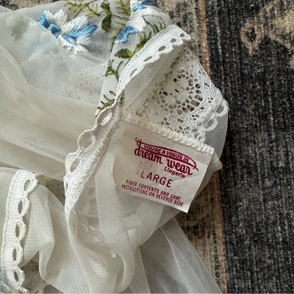 Elegant Sheer White Robe - Picture 5 of 7